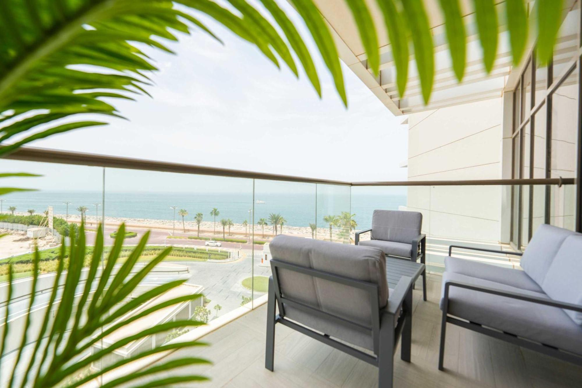 Spacious Beachfront 2 Bedroom Apartment - The 8 Dubai Dış mekan fotoğraf