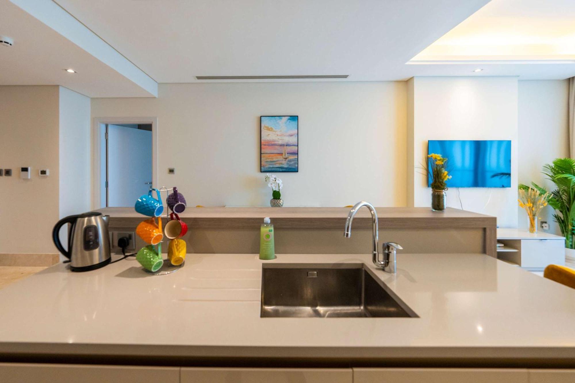 Spacious Beachfront 2 Bedroom Apartment - The 8 Dubai Dış mekan fotoğraf
